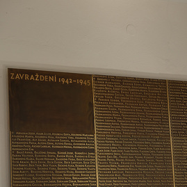 Zväčšiť fotografiu - Začína obnova synagógy v trenčíne - TSK_obnova synagógy_mini (18 of 57)