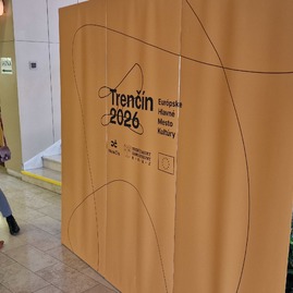 Zväčšiť fotografiu - Zástupcovia štátu a samosprávy v trenčíne odštartovali spoluprácu na projekte ehmk - 20221013_100328