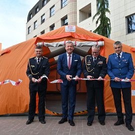 Zväčšiť fotografiu - Kraj odovzdal hasičom už štvrtý evakuačný stan