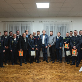 Zväčšiť fotografiu - Župan odovzdal posledné 4 defibrilátory - TSK_AED_Krajné_mini-12