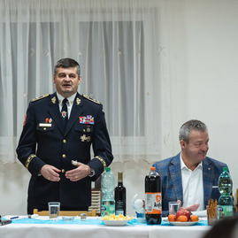 Zväčšiť fotografiu - Župan odovzdal posledné 4 defibrilátory - TSK_AED_Krajné_mini-16