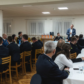 Zväčšiť fotografiu - Župan odovzdal posledné 4 defibrilátory - TSK_AED_Krajné_mini-6
