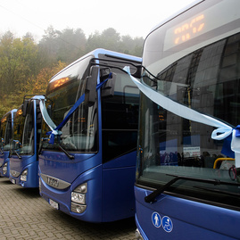 Celý budúci týždeň bude verejnosť v kraji cestovať modrými autobusmi za polovičnú cenu - autobusy4