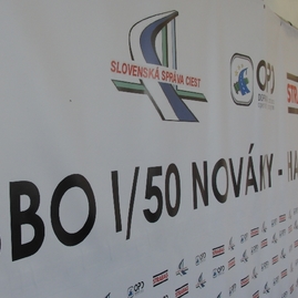 Cesta z handlovej do novák bola zrekonštruovaná v rámci projektu stavebné a bezpečnostné opatrenia na cestách 1. tried v trenčianskom kraji - 01