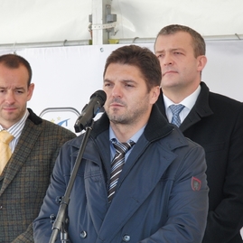 Cesta z handlovej do novák bola zrekonštruovaná v rámci projektu stavebné a bezpečnostné opatrenia na cestách 1. tried v trenčianskom kraji - 08
