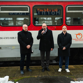 Zväčšiť fotografiu - Cezhraničná spojka začne opäť jazdiť od nedele 15. decembra - TSK_vlak_PU_CZ_mini (3 of 22)
