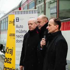 Zväčšiť fotografiu - Cezhraničná spojka začne opäť jazdiť od nedele 15. decembra - TSK_vlak_PU_CZ_mini (6 of 22)