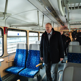 Zväčšiť fotografiu - Cezhraničná spojka začne opäť jazdiť od nedele 15. decembra - TSK_vlak_PU_CZ_mini (8 of 22)