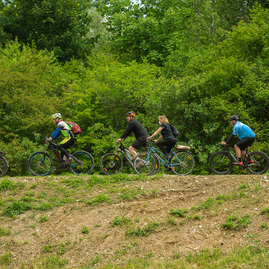 Zväčšiť fotografiu - Cyklobusy previezli za sezónu viac ako 330 bicyklov - TSK_otvorenie_cyklotrasy_TN-Nemsova__106_of_127_