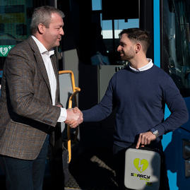Zväčšiť fotografiu - Defibrilátory nájdete aj v modrých autobusoch na hornej nitre - 20220314_PD_SAD_012w