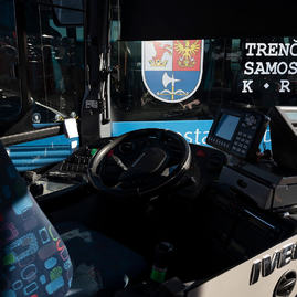 Zväčšiť fotografiu - Defibrilátory nájdete aj v modrých autobusoch na hornej nitre - 20220314_PD_SAD_018w