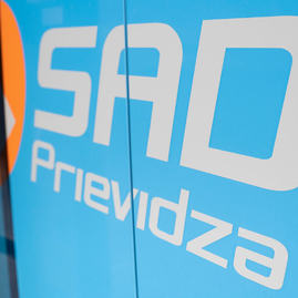 Zväčšiť fotografiu - Defibrilátory nájdete aj v modrých autobusoch na hornej nitre - 20220314_PD_SAD_022w