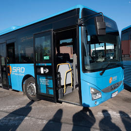 Zväčšiť fotografiu - Defibrilátory nájdete aj v modrých autobusoch na hornej nitre - 20220314_PD_SAD_025w