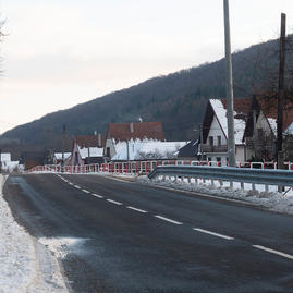 Zväčšiť fotografiu - Do bošáckej doliny vedie vynovená cesta za viac ako 1 mil. eur - 20211213_NOVA_BOSACA_cesta_001w