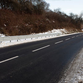 Zväčšiť fotografiu - Do bošáckej doliny vedie vynovená cesta za viac ako 1 mil. eur - 20211213_NOVA_BOSACA_cesta_004w