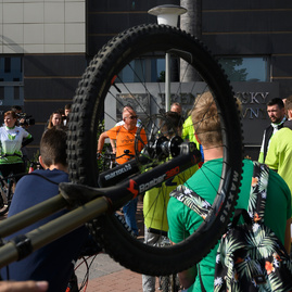 Do práce na bicykli bude za úrad tsk počas mája jazdiť 24 zamestnancov a 6 tímov, do kampane sa zapojili aj študenti stredných škôl - 20190502_TSK_Do_prace_na_bicykli_030w