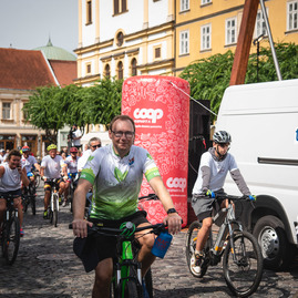 Zväčšiť fotografiu - Káčer bicykloval aj po najobľúbenejšej župnej cyklotrase - TSK_Káčer na bicykli_mini-28