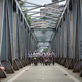 Zväčšiť fotografiu - Káčer bicykloval aj po najobľúbenejšej župnej cyklotrase - TSK_Káčer na bicykli_mini-45