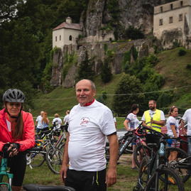 Zväčšiť fotografiu - Káčer bicykloval aj po najobľúbenejšej župnej cyklotrase - TSK_Káčer na bicykli_mini-53