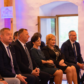 Zväčšiť fotografiu - Kraj premiérovo ocenil dlhoročných cestárov - TSK_oceňovanie SC TSK_mini (15 of 106)