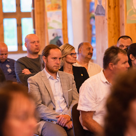 Zväčšiť fotografiu - Kraj premiérovo ocenil dlhoročných cestárov - TSK_oceňovanie SC TSK_mini (19 of 106)