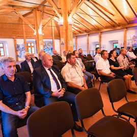 Zväčšiť fotografiu - Kraj premiérovo ocenil dlhoročných cestárov - TSK_oceňovanie SC TSK_mini (34 of 106)