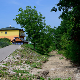 Kraj šliape do pedálov a usilovne pracuje na medzinárodnej cyklotrase, ktorá spojí dve krajiny, kraje i dva hrady - 20190617_cyklotrasa_TN_NEMSOVA_013w