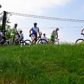 Kraj šliape do pedálov a usilovne pracuje na medzinárodnej cyklotrase, ktorá spojí dve krajiny, kraje i dva hrady - 20190617_cyklotrasa_TN_NEMSOVA_017w
