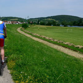 Kraj šliape do pedálov a usilovne pracuje na medzinárodnej cyklotrase, ktorá spojí dve krajiny, kraje i dva hrady - 20190617_cyklotrasa_TN_NEMSOVA_019w