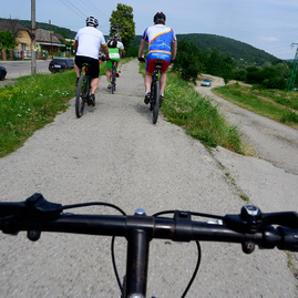Kraj šliape do pedálov a usilovne pracuje na medzinárodnej cyklotrase, ktorá spojí dve krajiny, kraje i dva hrady - 20190617_cyklotrasa_TN_NEMSOVA_021w