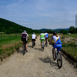 Kraj šliape do pedálov a usilovne pracuje na medzinárodnej cyklotrase, ktorá spojí dve krajiny, kraje i dva hrady - 20190617_cyklotrasa_TN_NEMSOVA_024w