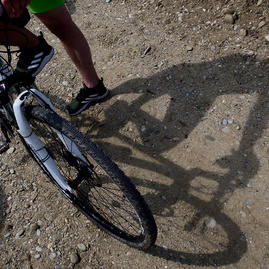 Kraj šliape do pedálov a usilovne pracuje na medzinárodnej cyklotrase, ktorá spojí dve krajiny, kraje i dva hrady - 20190617_cyklotrasa_TN_NEMSOVA_026w