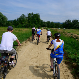 Kraj šliape do pedálov a usilovne pracuje na medzinárodnej cyklotrase, ktorá spojí dve krajiny, kraje i dva hrady - 20190617_cyklotrasa_TN_NEMSOVA_028w