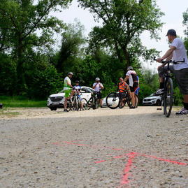 Kraj šliape do pedálov a usilovne pracuje na medzinárodnej cyklotrase, ktorá spojí dve krajiny, kraje i dva hrady - 20190617_cyklotrasa_TN_NEMSOVA_034w