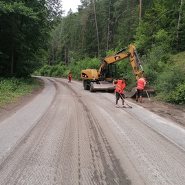 Zväčšiť fotografiu - Kraj tento rok opravil takmer 73 km ciest za viac ako 15 mil. eur - Pružina-Ďurďové_R (9)