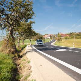 Zväčšiť fotografiu - Kraj tento rok opravil takmer 73 km ciest za viac ako 15 mil. eur - TSK_Cesta Myjava Vrbovce_otvorenie (40 of 49)