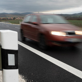 Zväčšiť fotografiu - Medzi hradišťom a partizánskym sa motoristi tešia z vynoveného úseku cesty - 20201207_PE_027w