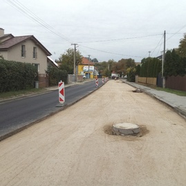 Zväčšiť fotografiu - Medzi hradišťom a partizánskym sa motoristi tešia z vynoveného úseku cesty - kontrolny den 9.10.2019