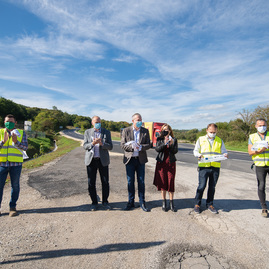 Zväčšiť fotografiu - Medzi novým mestom nad váhom a myjavou už motoristi využívajú vynovený úsek cesty - TSK_Cesta NM-MY (21 of 46)