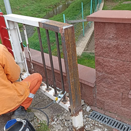 Zväčšiť fotografiu - Mostári predĺžili životnosť 23 mostom v kraji - TSK_mostné čaty 2022 (11)