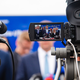 Zväčšiť fotografiu - Motoristi sa dočkali, zhotoviteľ naplno spustil práce na rekonštrukcii panelky - TSK_panelka_klepanie_mini (15 of 56)