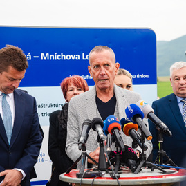 Zväčšiť fotografiu - Motoristi sa dočkali, zhotoviteľ naplno spustil práce na rekonštrukcii panelky - TSK_panelka_klepanie_mini (25 of 56)