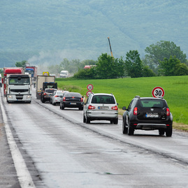 Zväčšiť fotografiu - Motoristi sa dočkali, zhotoviteľ naplno spustil práce na rekonštrukcii panelky - TSK_panelka_klepanie_mini (28 of 56)