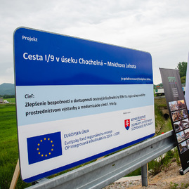 Zväčšiť fotografiu - Motoristi sa dočkali, zhotoviteľ naplno spustil práce na rekonštrukcii panelky - TSK_panelka_klepanie_mini (2 of 56)