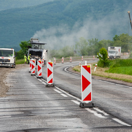 Zväčšiť fotografiu - Motoristi sa dočkali, zhotoviteľ naplno spustil práce na rekonštrukcii panelky - TSK_panelka_klepanie_mini (36 of 56)