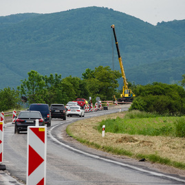 Zväčšiť fotografiu - Motoristi sa dočkali, zhotoviteľ naplno spustil práce na rekonštrukcii panelky - TSK_panelka_klepanie_mini (38 of 56)