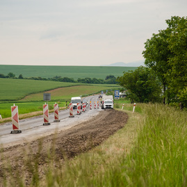 Zväčšiť fotografiu - Motoristi sa dočkali, zhotoviteľ naplno spustil práce na rekonštrukcii panelky - TSK_panelka_klepanie_mini (47 of 56)