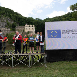 Zväčšiť fotografiu - Myšlienku udržateľnej dopravy podporíme už tento piatok - 20200601_TSK_cyklotrasa_145w