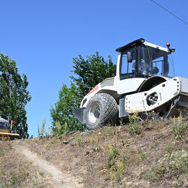 Zväčšiť fotografiu - Na cyklotrase medzi trenčínom a dubnicou nad váhom je rušno