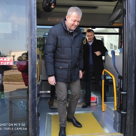 Zväčšiť fotografiu - Na krajských cestách oddnes stretnete dvadsiatku nových modrých autobusov - IMG_20200124_104132